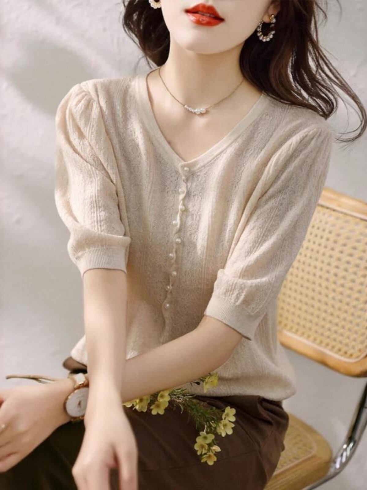 淑女温柔风上衣女2025夏季新款V领显白针织短袖T恤减龄显瘦打底衫
