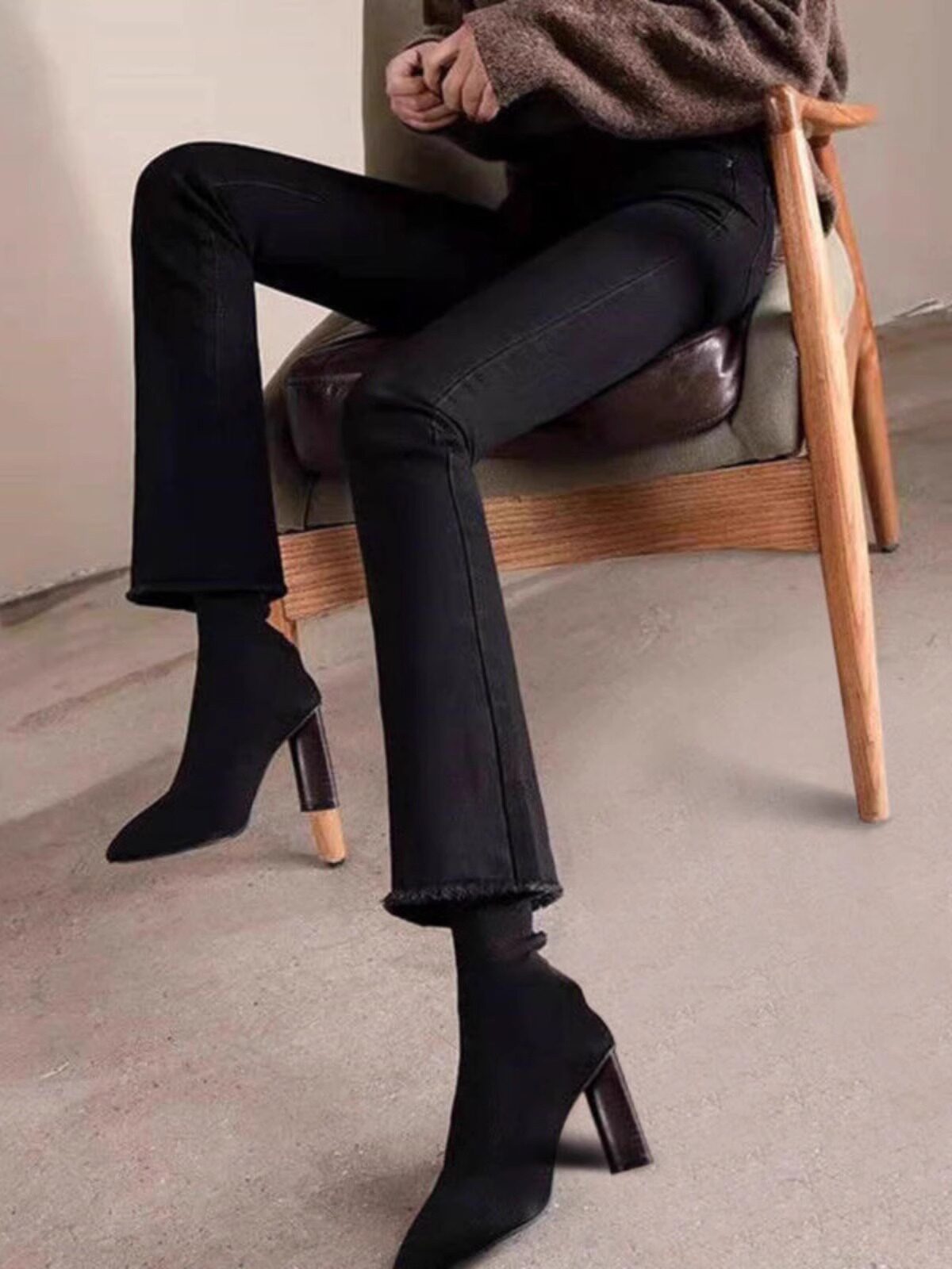 黑色微喇叭牛仔裤女2025年秋冬季新款小个子加绒加厚毛边爆款裤子