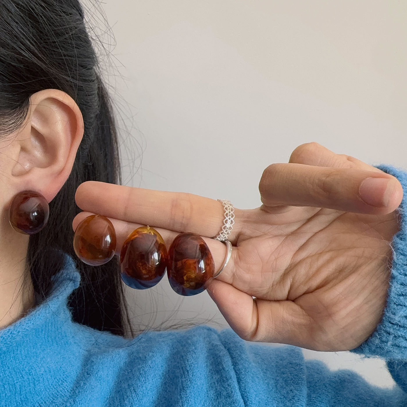 2026新款晕染琥珀色几何C型树脂生物瓷耳钉防过敏时尚高级感耳环