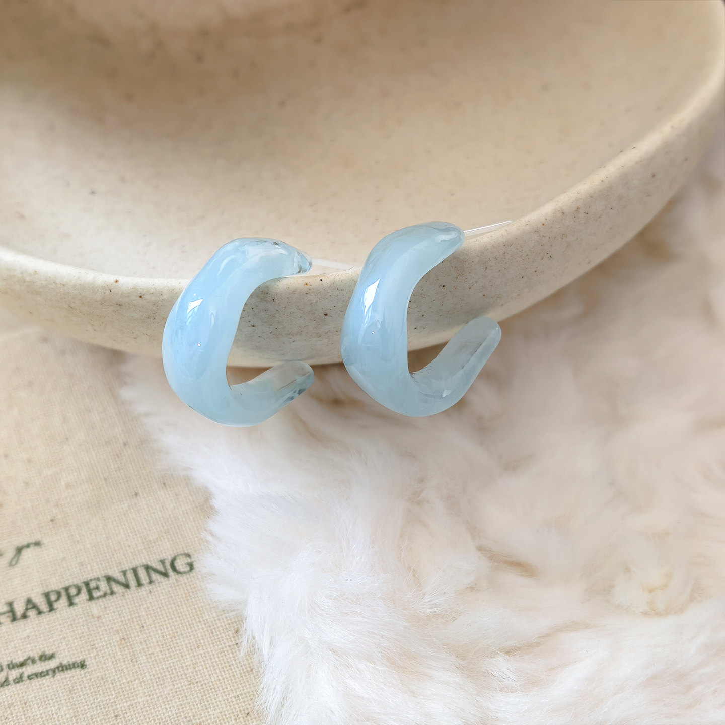 海盐芝士晕染蓝色几何C型树脂生物瓷耳钉防过敏养耳洞日常通勤IN