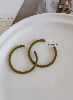 摩登少女港风复古绿色几何C型耳环简约日常通勤生物瓷耳钉耳饰女N