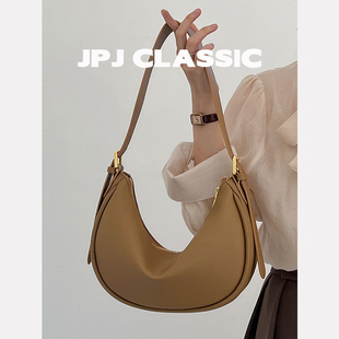 jpjclassic牛皮马鞍包女单肩斜挎休闲包ins风百搭新月包腋下包