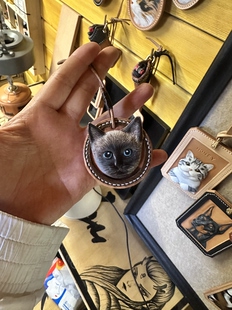 宠物图片定制 暹罗猫纯手工皮雕动物牌胸针冰箱贴车挂项链包挂