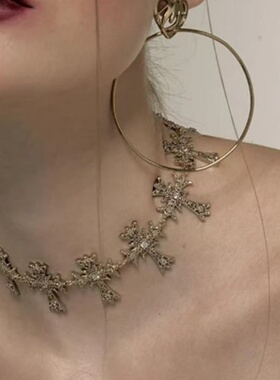 小众设计品牌艺术十字架项链女韩国简约气质锁骨链轻奢百搭不掉色