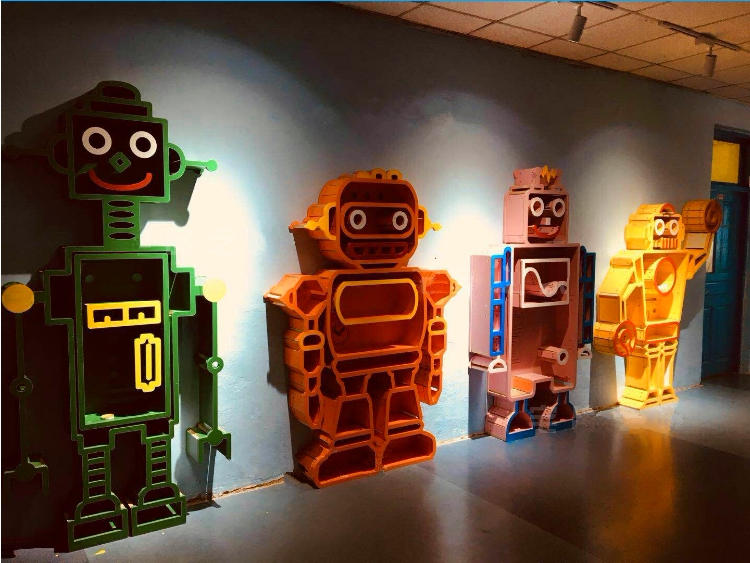 科技馆展厅软装摆件学校图书馆儿童墙壁书架le高机器人造型展示架