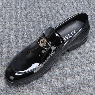 一脚蹬皮鞋男款年轻人时尚亮面通勤商务休闲鞋2025秋季新款上班鞋