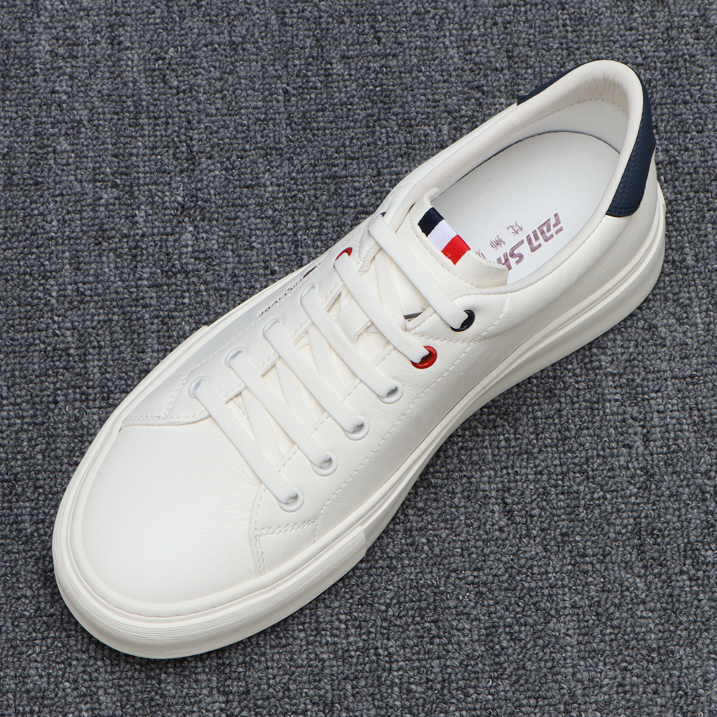 欧洲站真皮男鞋2026新款百搭休闲白色板鞋男款透气软底一脚蹬男鞋