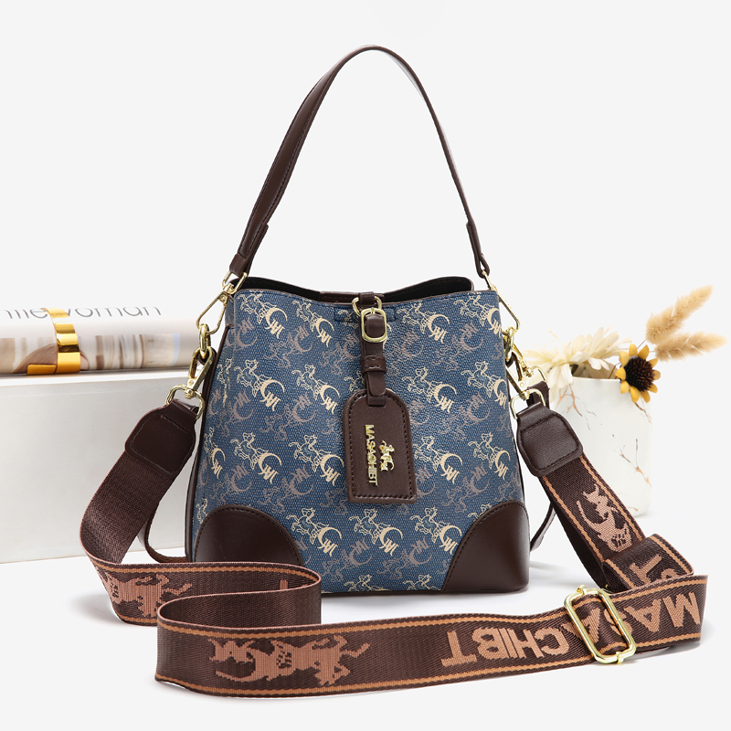 狮岭包包2025原产地工厂店新款白沟女软皮手提高级感斜挎包水桶包