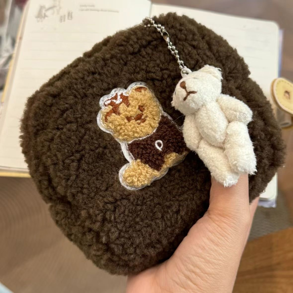 秋冬韩版ins可爱毛绒小熊便携零钱包高颜值少女收纳包杂物化妆包