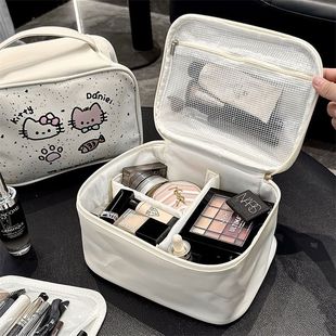 Kitty猫化妆包女大容量分区化妆品收纳包便携外出旅行手提洗漱包