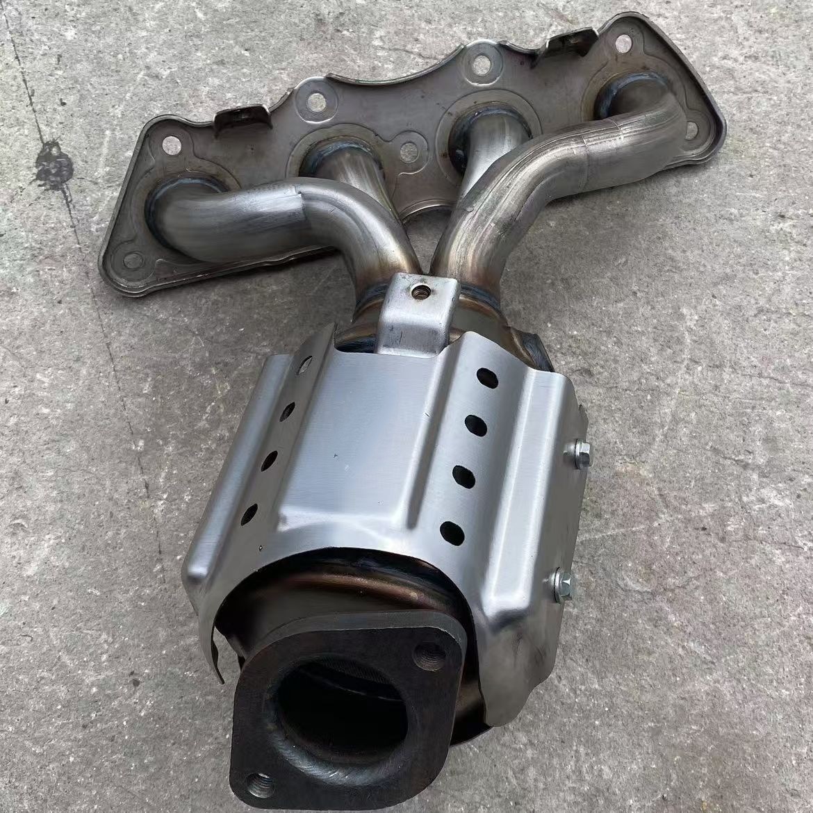 适应于现代悦动三元催化器国六 排气支管 触媒器总成前三元新款