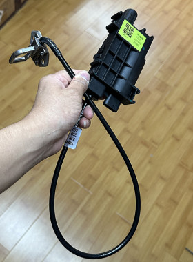 奔驰C级E级尾门电吸锁
