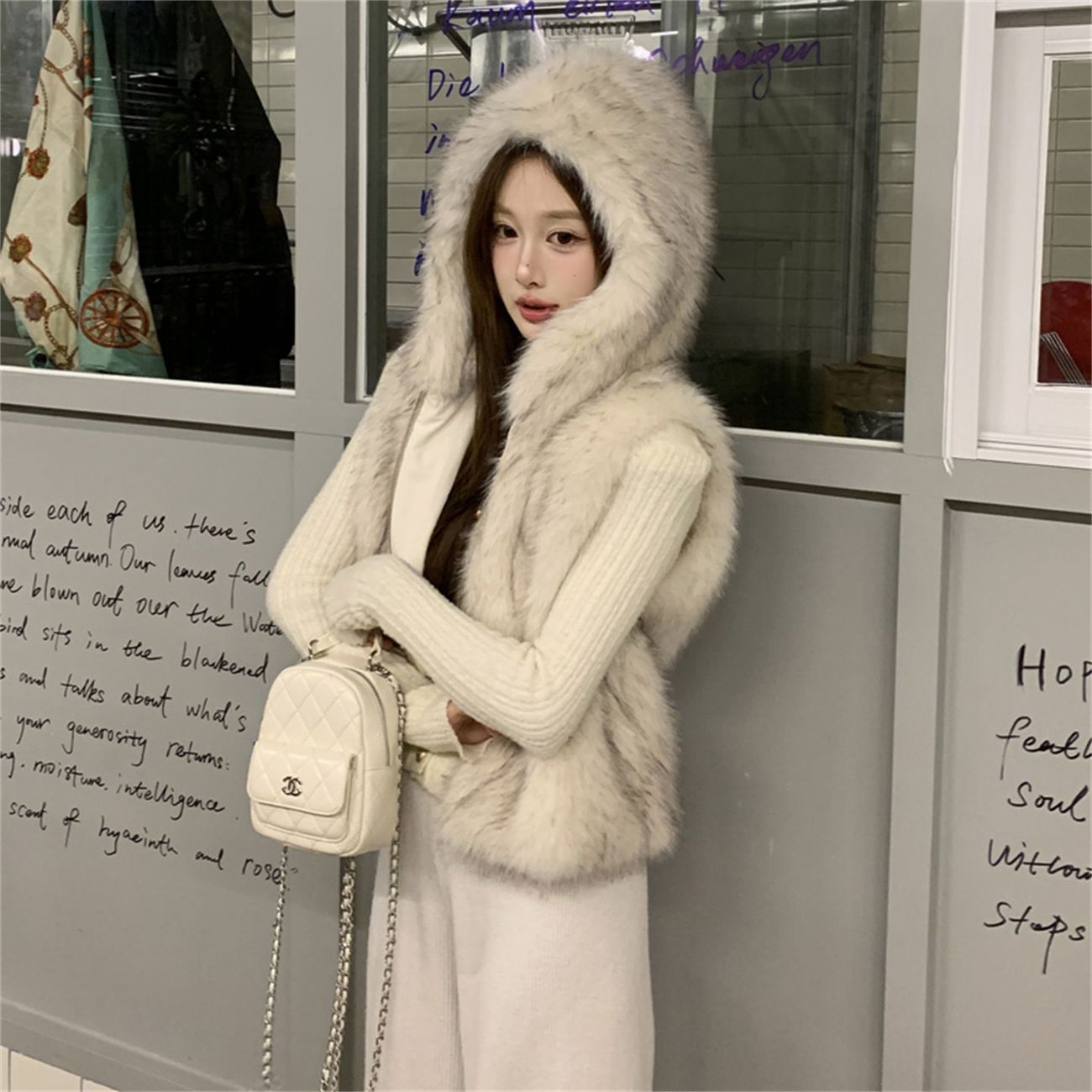 2026秋冬新款韩版白色环保皮草仿狐狸毛马甲女背心短款高级感外套