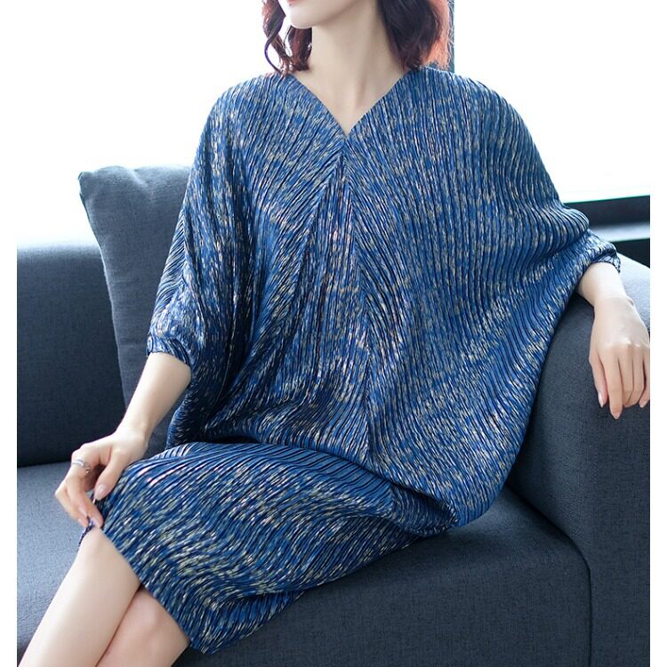 连衣裙秋装女新款时尚气质蝙蝠袖宽松大码中长款包臀裙子欧货