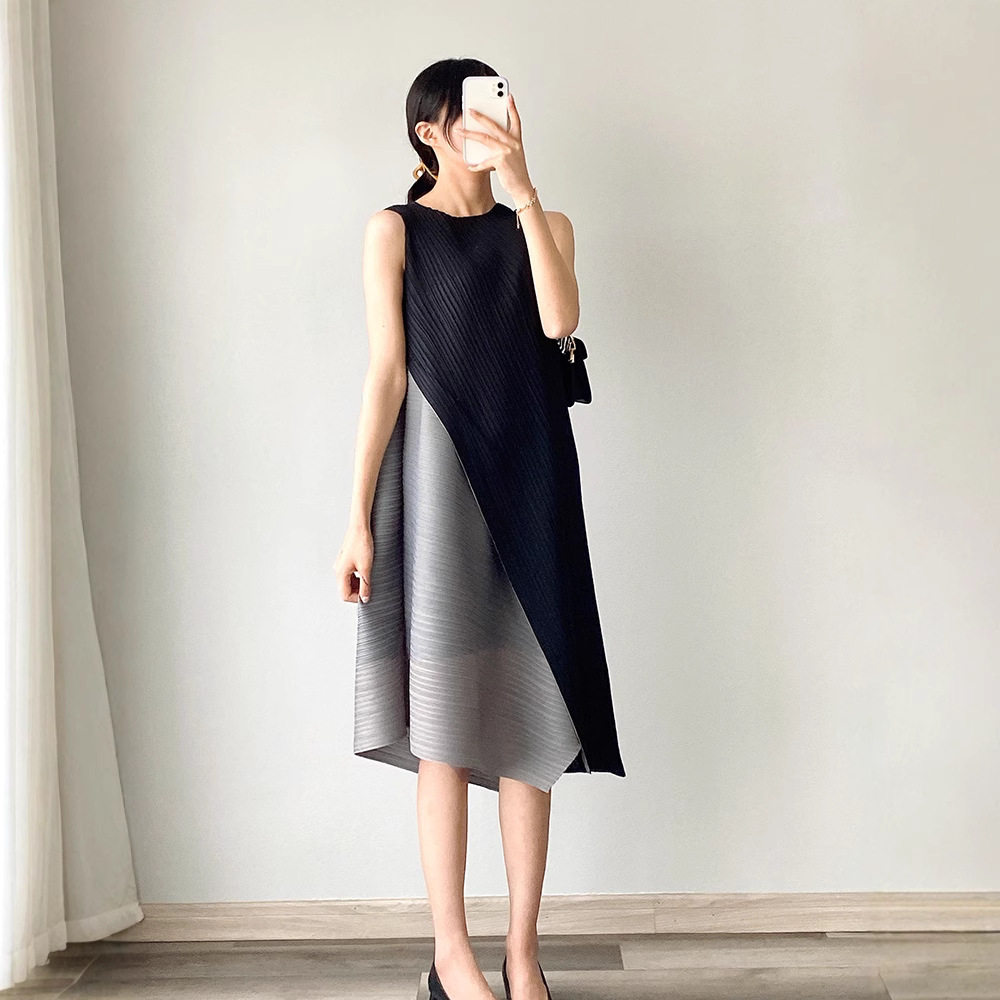 压褶热卖连衣裙高级感轻奢有质感时髦撞色宽松大码褶皱a字裙子潮