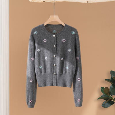 100%山羊绒小香风钉钻短外套