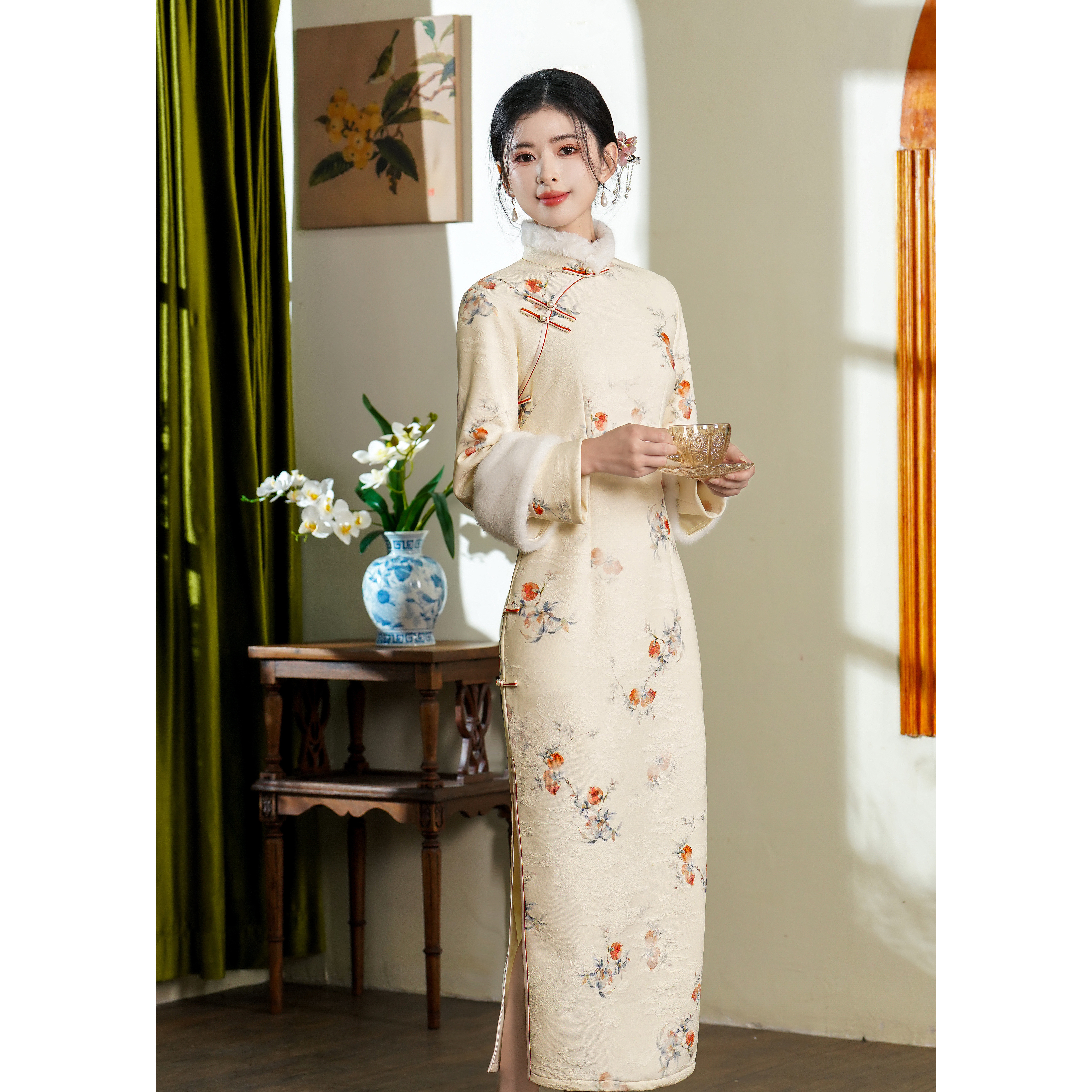 复古民国风杏色长袖加绒旗袍