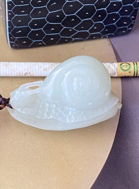 全部清仓·新疆和田玉籽料挂件洒金皮白玉蜗牛挂件