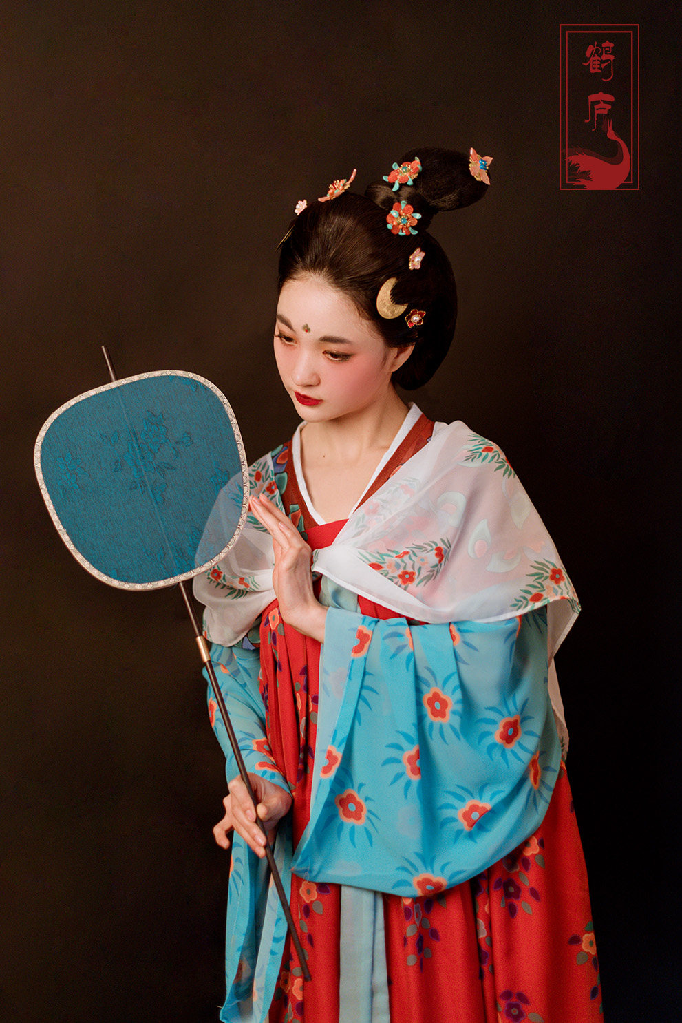 [HELU] HANFU - DUNHUANG 벽화는 당나라의 가슴 길이 속치마를 복원합니다 - [태수 부인이 부처님께 경의를 표하는 그림]