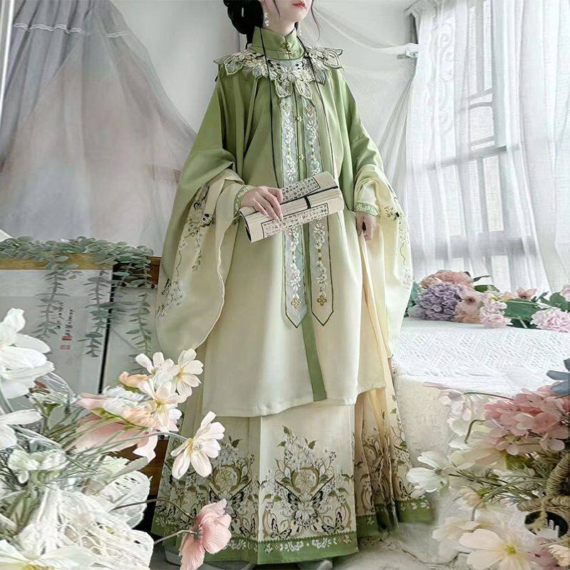蝶恋花明制汉服秋冬簪花马面裙