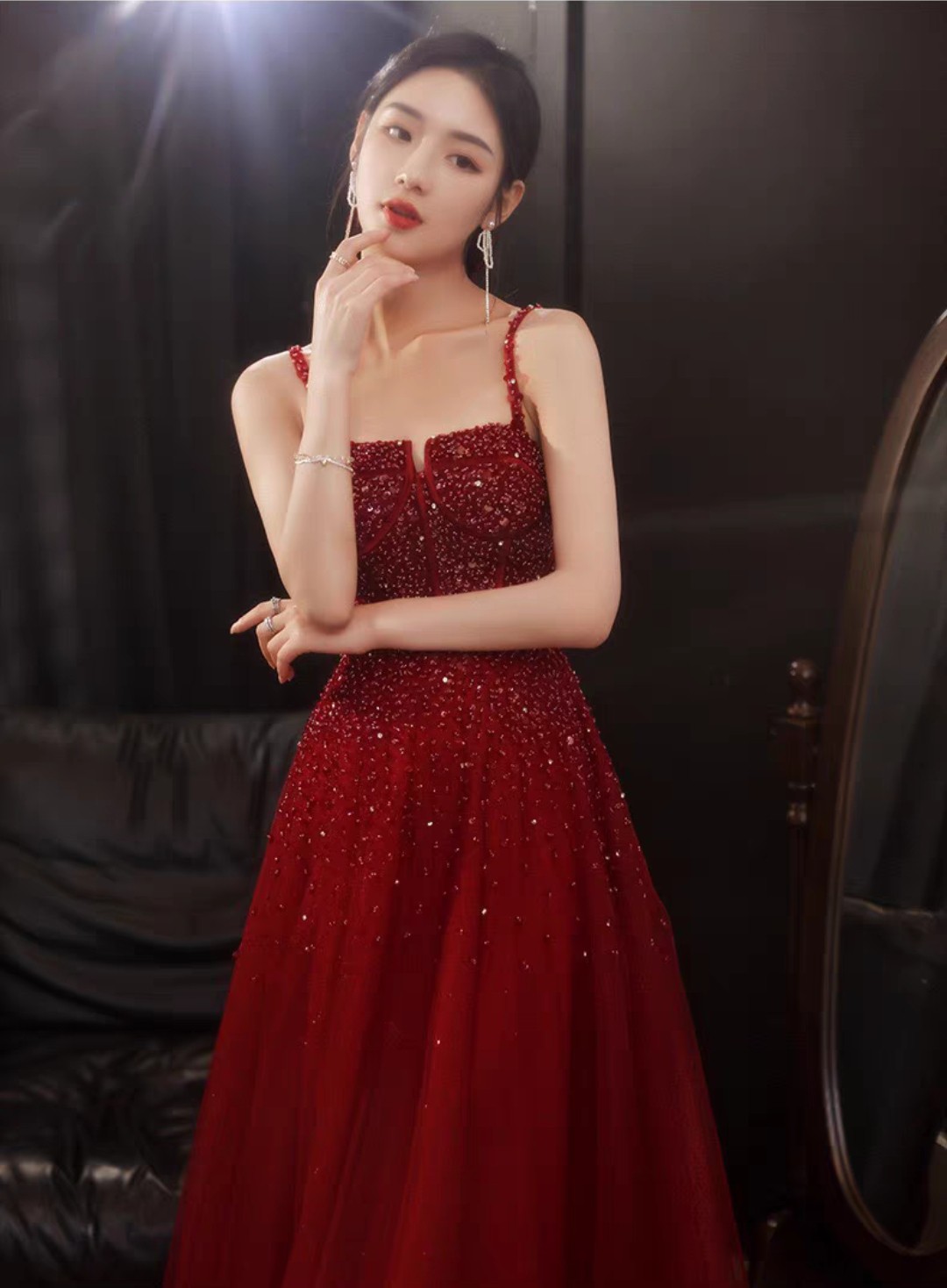 敬酒服新娘2024新款吊带亮片礼服裙女气质订婚连衣裙平时可穿