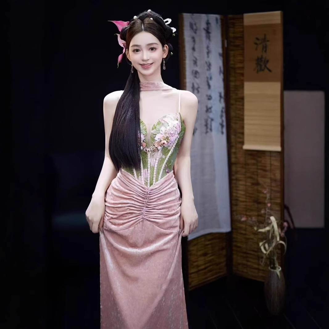 新中式晨袍女2025新款设计感小众新娘订婚礼裙粉色绝美结婚敬酒