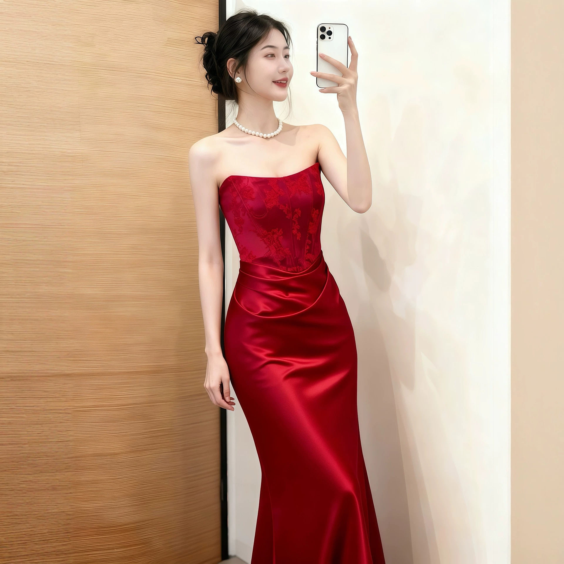 新娘抹胸订婚礼服酒红色轻奢结婚敬酒服连衣裙女气质晨袍高端大气