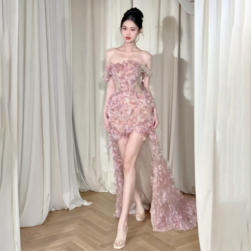 粉色抹胸一字肩敬酒服2026新款法式订婚礼服裙高级感轻奢小众宴会