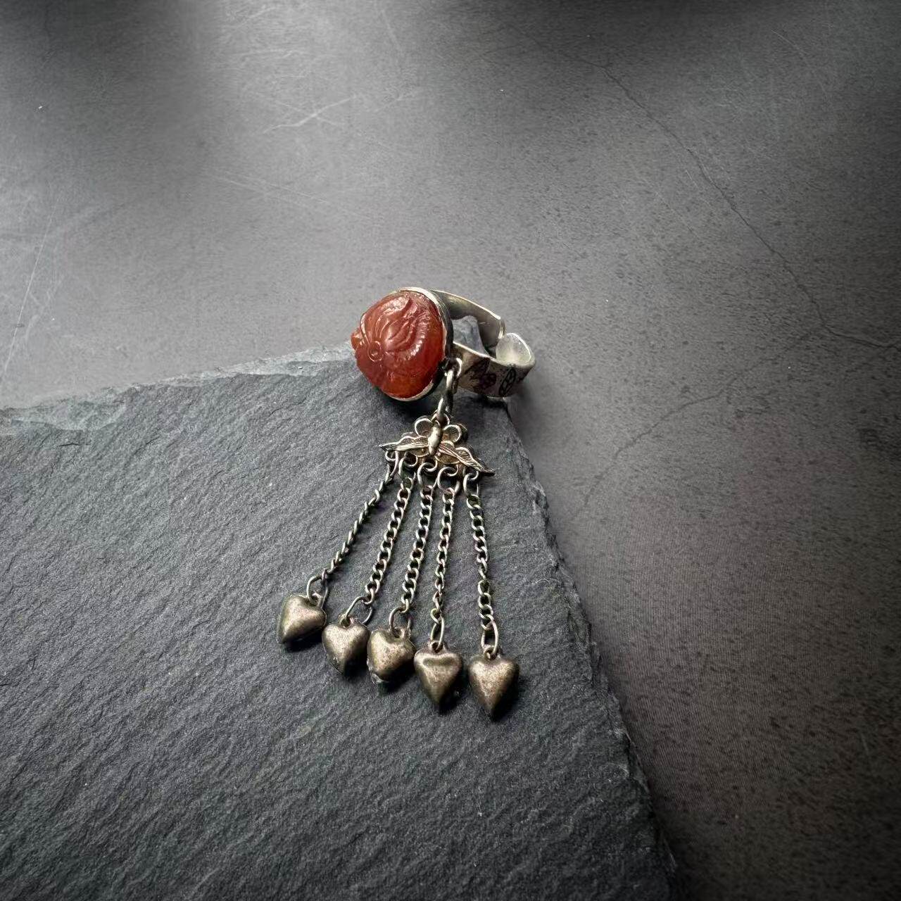 月末魔羯。原创。|歪打正着| 明代老蜜蜡花。老银蝴蝶坠。戒指