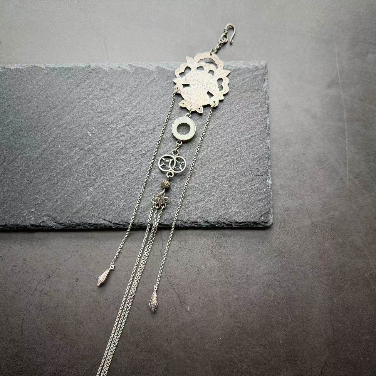 月末魔羯。原创。|秋实| 老银花蓝花片。老和田玉环。压襟挂件