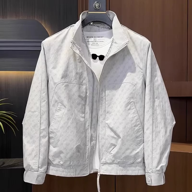 高端浅色男士外套春装2026新款时尚印花立领高级感夹克防晒衣男款