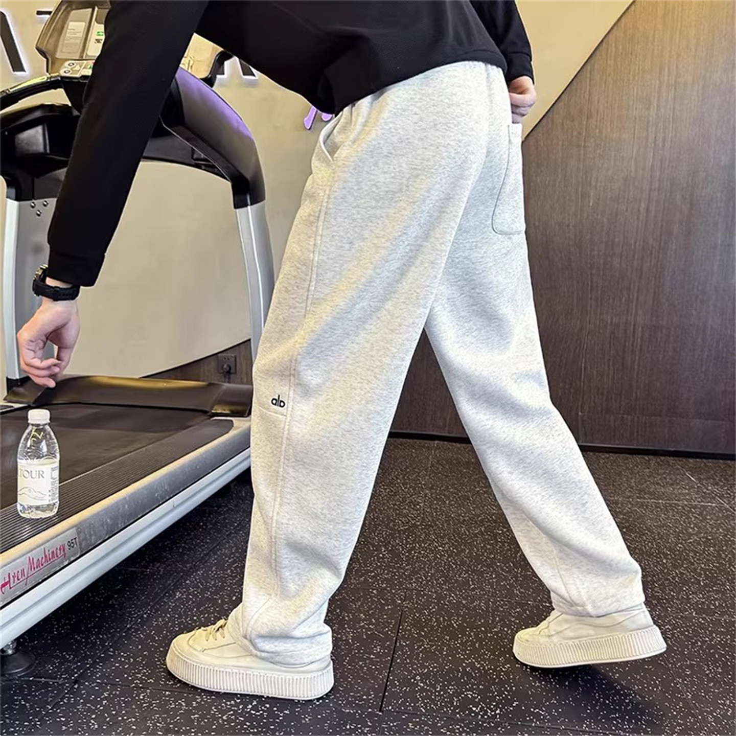 高端白色直筒休闲卫裤男士2026新款冬装加绒男裤宽松运动裤子男款