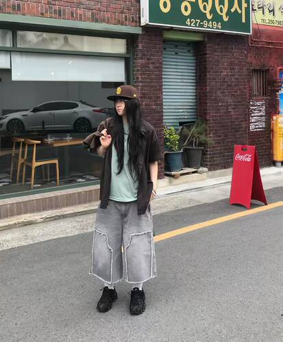 东大门男宽松做旧毛边牛仔短裤
