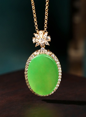 淘宝直播热卖民族风古法镀金缅甸仿翡翠A货平安无事牌祖母绿项链