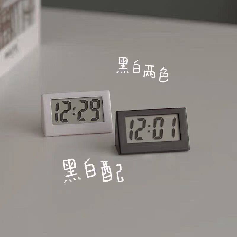 ins迷你小台钟便携可爱静音学生小巧桌面车载电子表大字钟表时钟 - 实物图