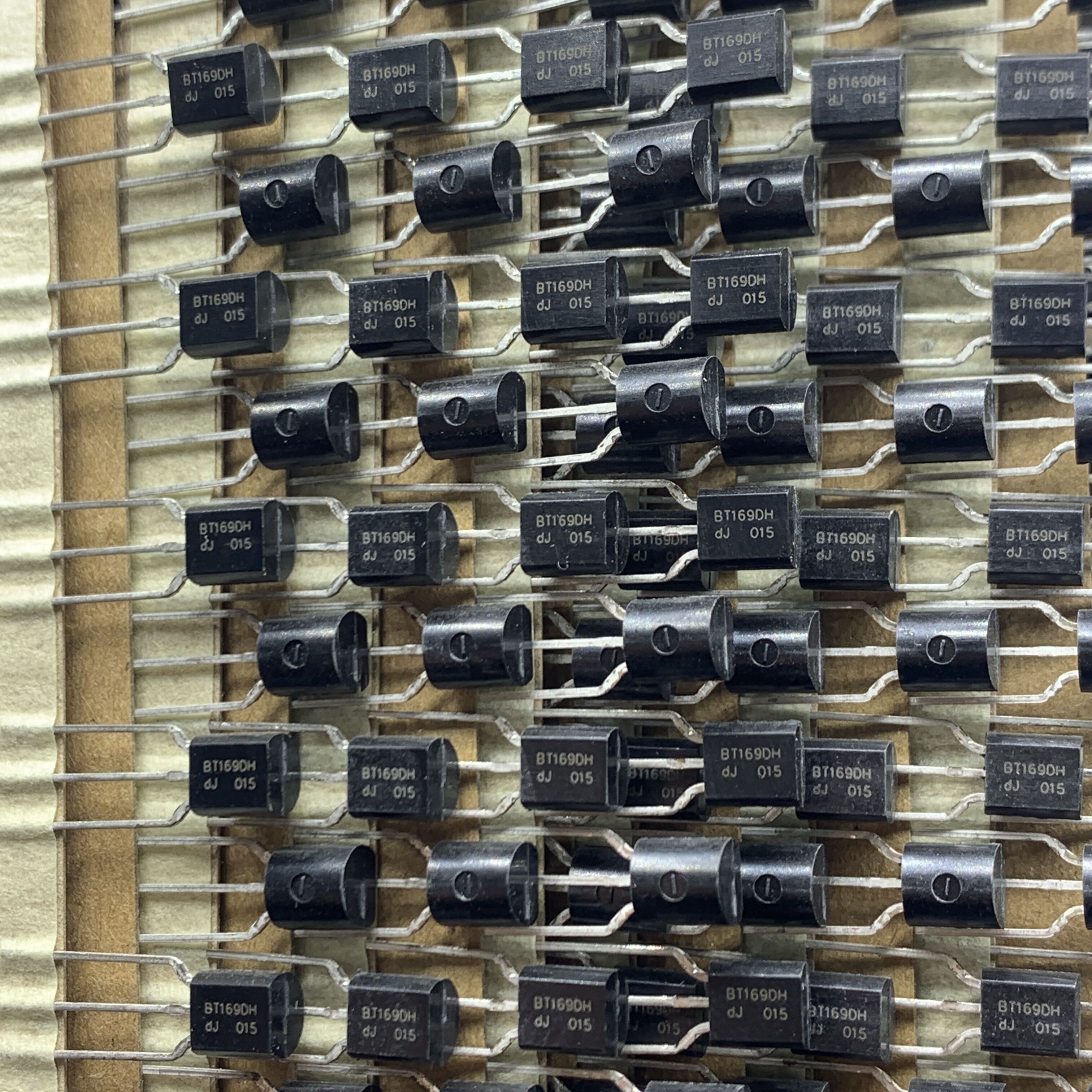 直插可控硅 BT169DH BT169单向可控硅 三极管 TO-92 进口原装