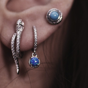 神秘贵族灵蛇耳环满钻仿欧泊蓝色耳扣925耳骨钉朋克辣妹别致耳饰