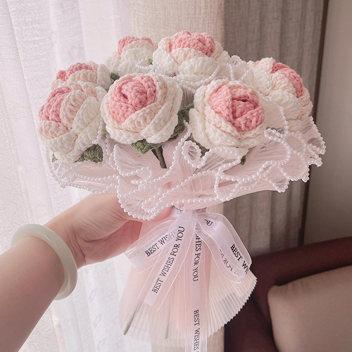 手工编织手捧玫瑰花束