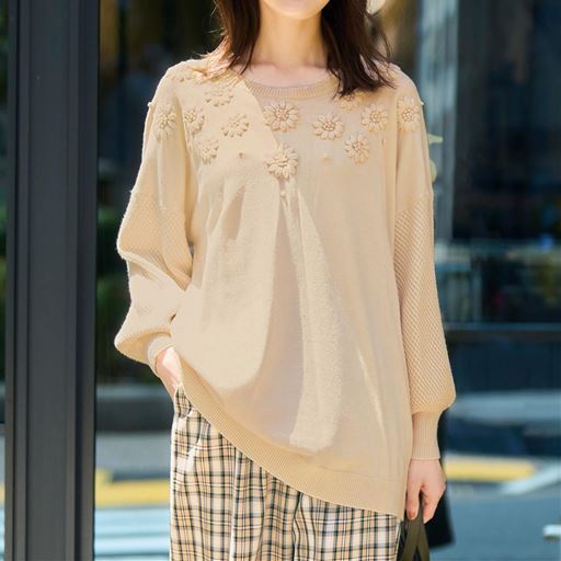 2023年秋款日本代购女装立体感的花刺绣宽松针织衫 有大码