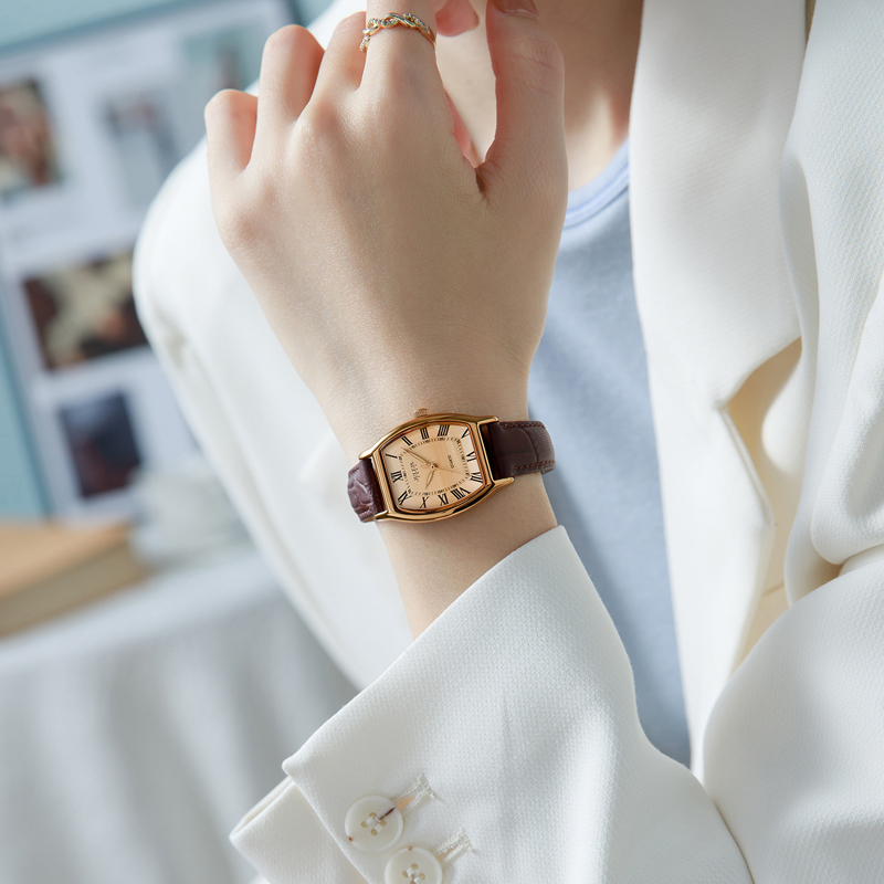 聚利时轻奢小众石英小金表