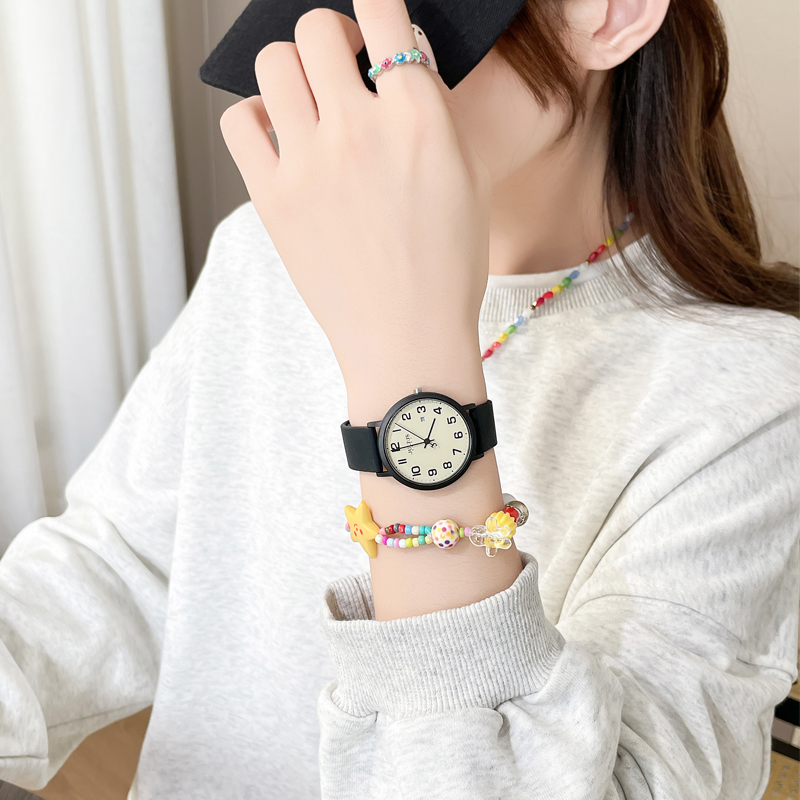 聚利时高颜值学院风简约石英腕表