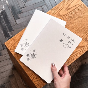 每日计划本年历日记本笔记本子年度日历A5记事本效率手册手账本2026年 两天一页新款 冬雪限定 2026日程本套装