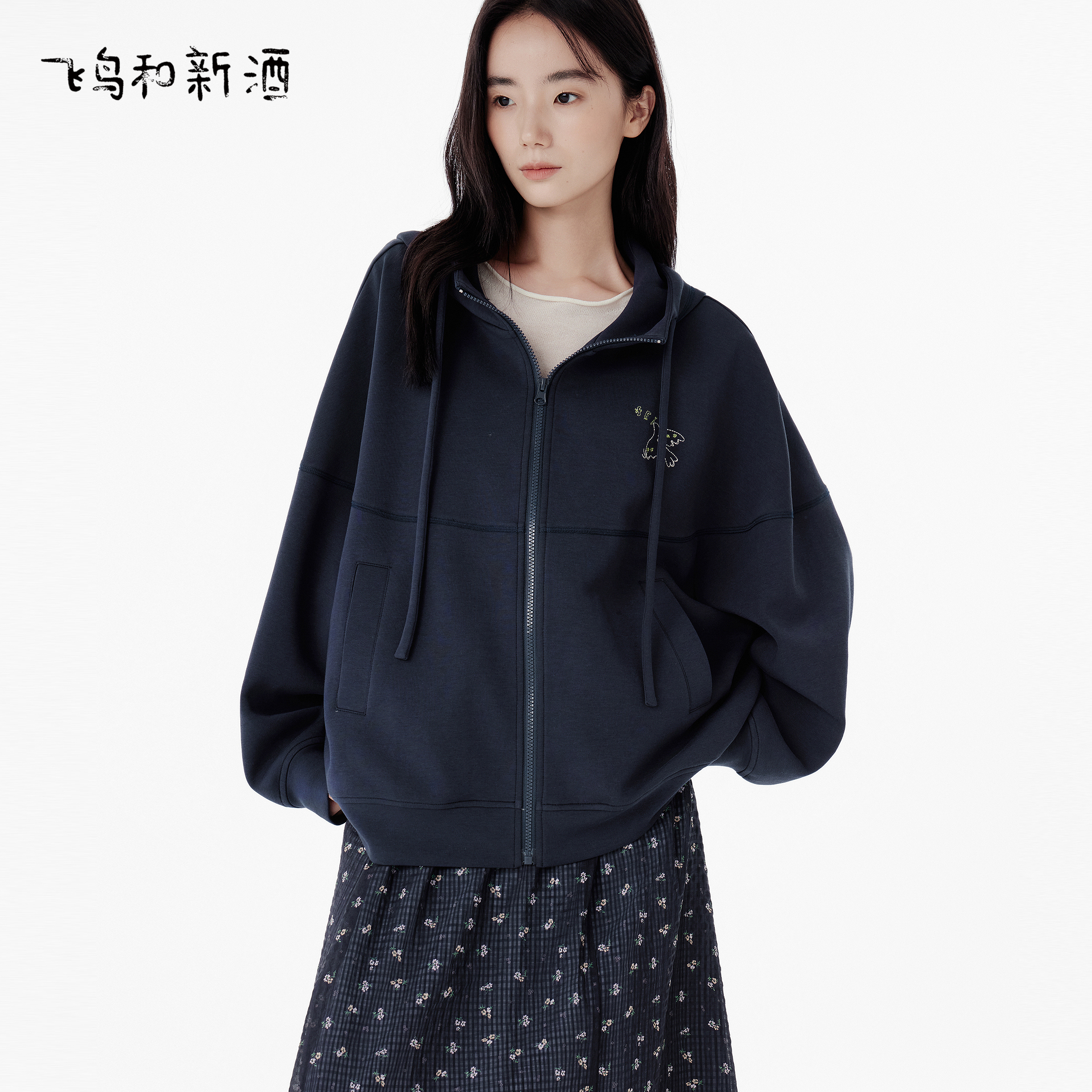 飞鸟和新酒2025秋季新款宽松小绣花带帽廓形卫衣式短外套上衣
