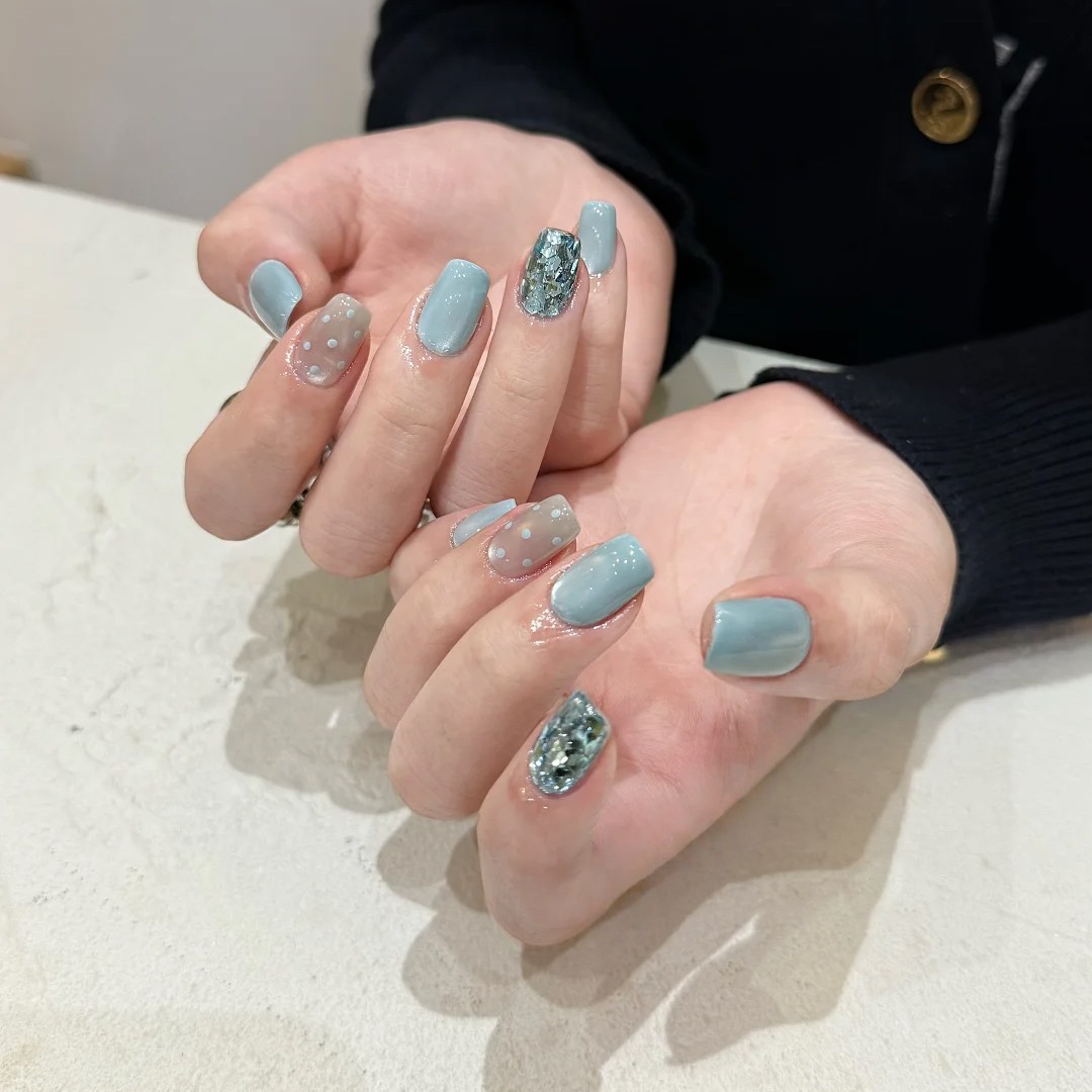 新年nail2026新款高级显白薄荷蓝绿纯色爆闪亮片纯手工穿戴甲美甲