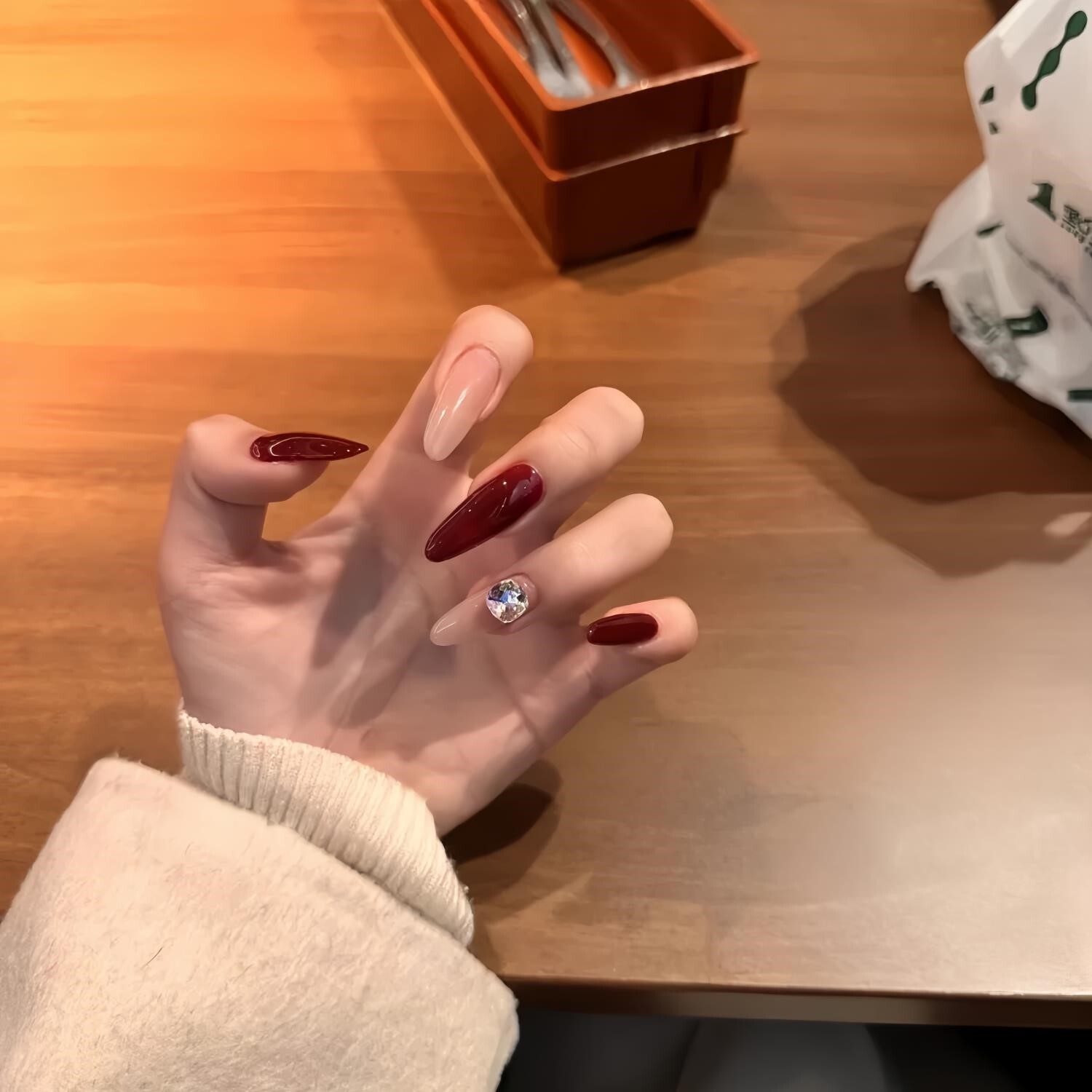 绝美~酒红裸色跳钻手工美甲