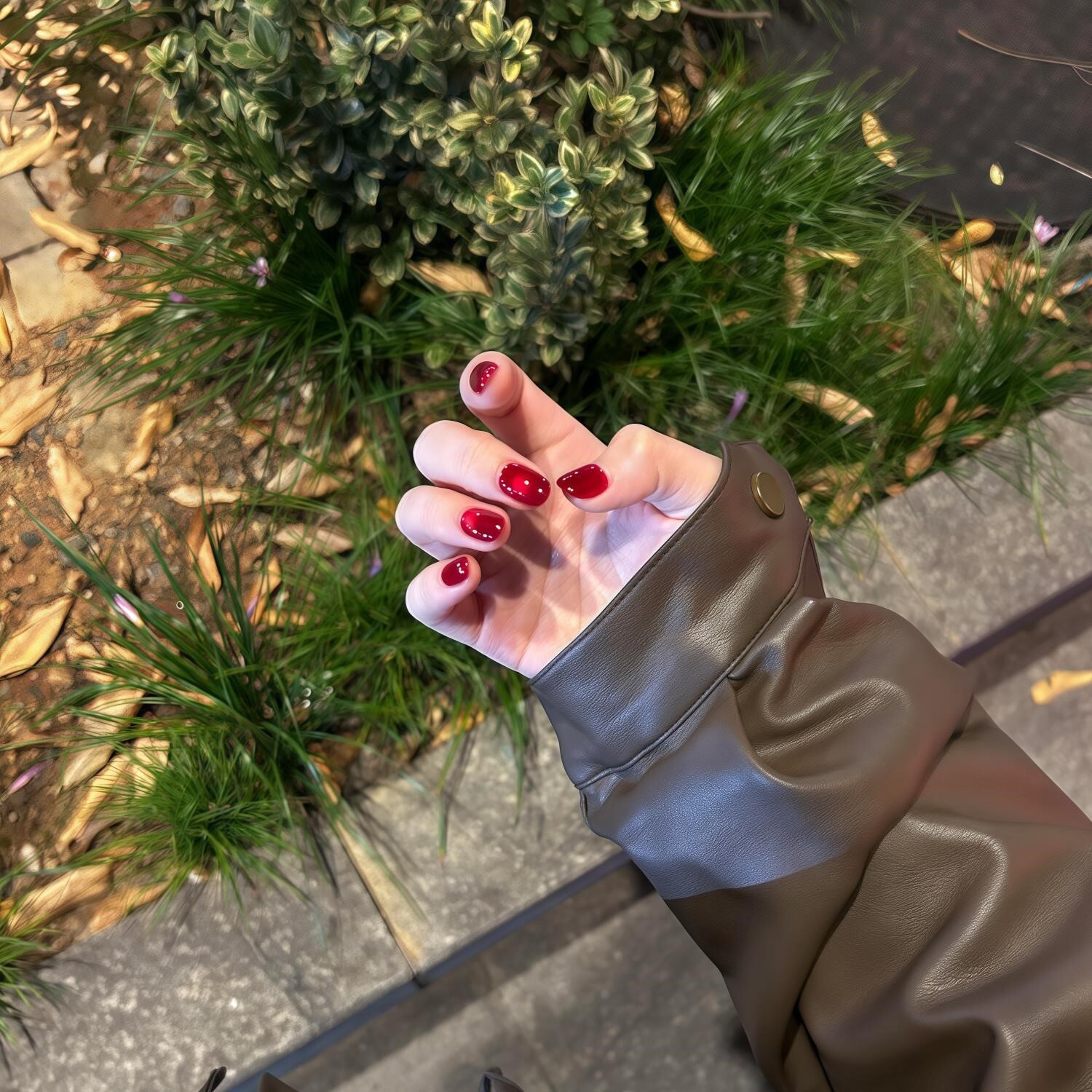 鸽子血猫眼手工穿戴甲红宝石玻璃珠红色新年成品美甲短款指甲贴片