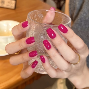 2024新年款 高级感辣妹超显白纯色玫红色亮面手工美甲穿戴甲穿戴式
