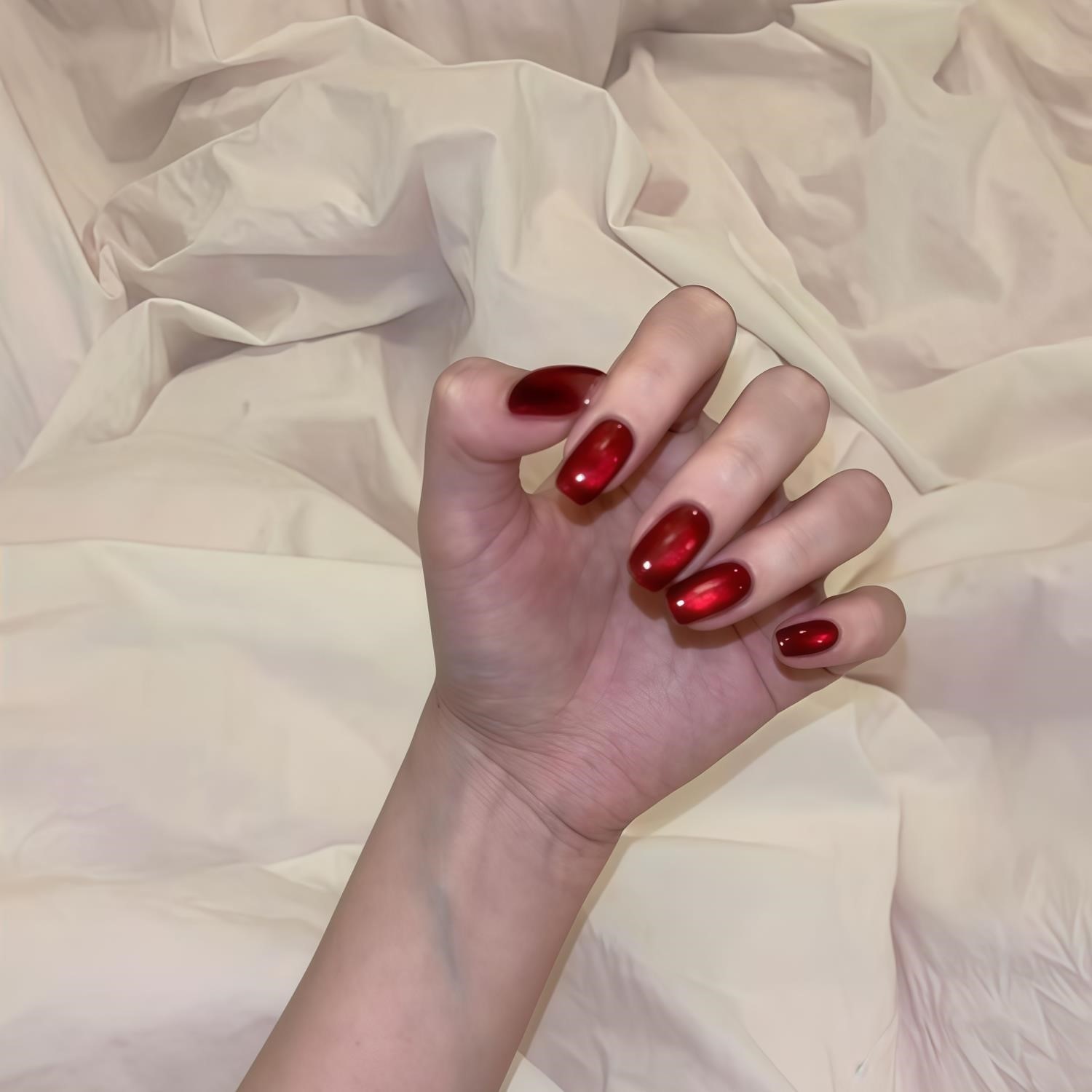 纯手工牛血红鸽血红绒球猫眼穿戴甲2026新年款秋冬高级感小众显白,彩妆/香水/美妆工具,穿戴甲/甲片,淘宝优惠券,粉丝福利购,淘宝优惠卷