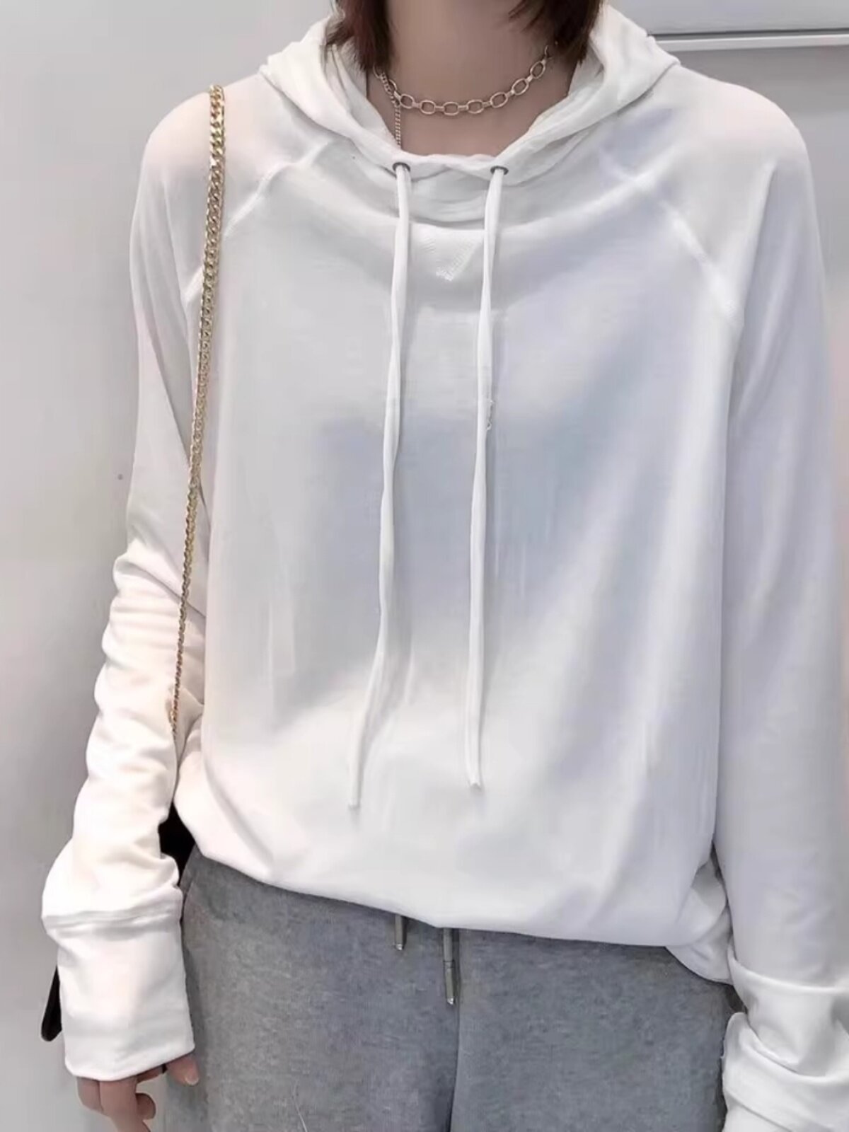 白色薄款套头连帽长袖卫衣女2025春秋季新款宽松显瘦纯色简约上衣