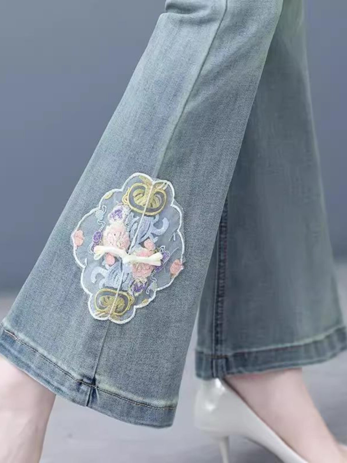 新中式牛仔裤女2025新款春秋款潮流爆款设计感小众国风刺绣微喇裤